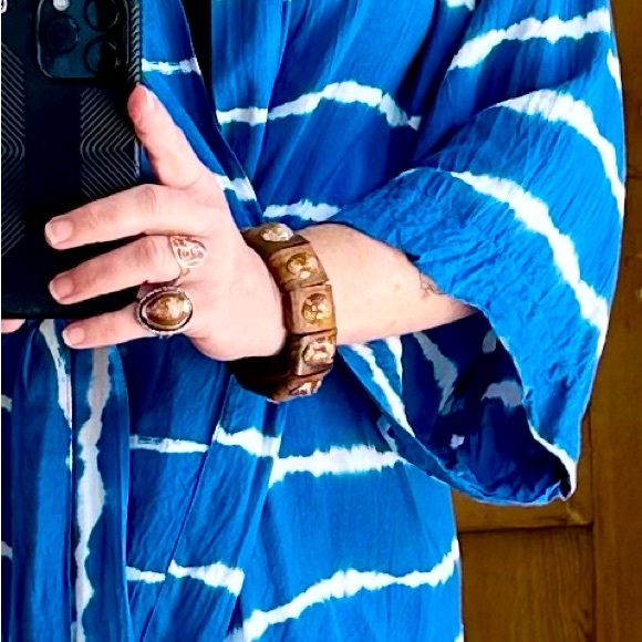 BRACELET wood & cowrie shell - Picture 3 of 3